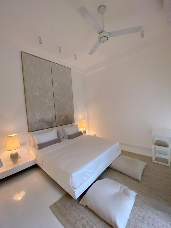 Saffron Robes Living Hotel Hikkaduwa Bagian luar foto
