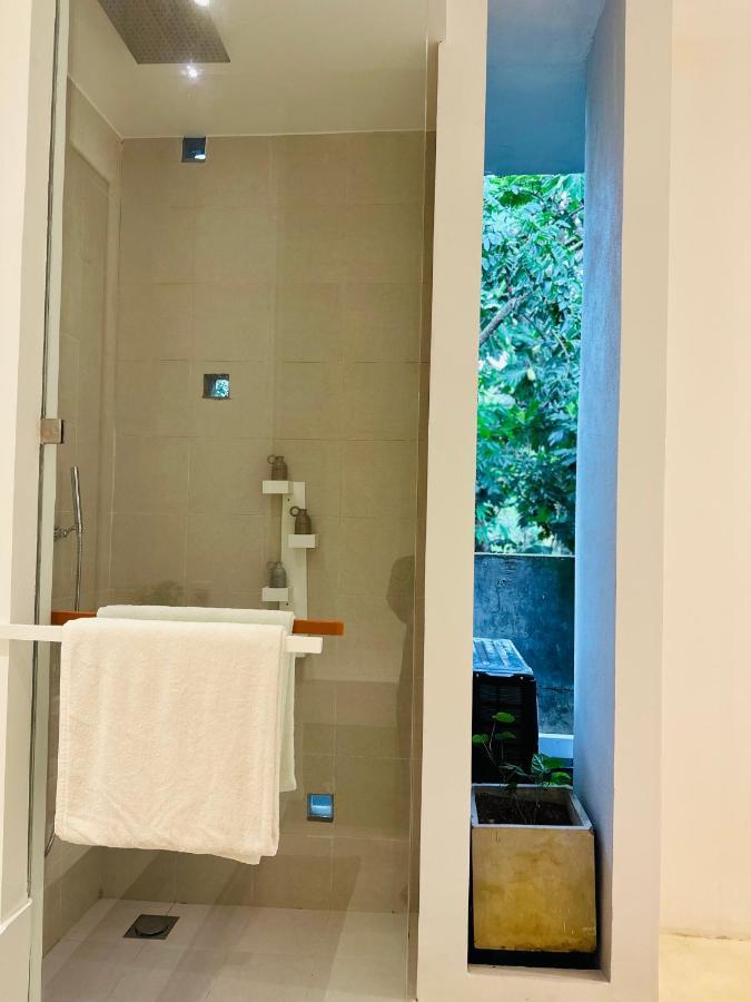 Saffron Robes Living Hotel Hikkaduwa Bagian luar foto